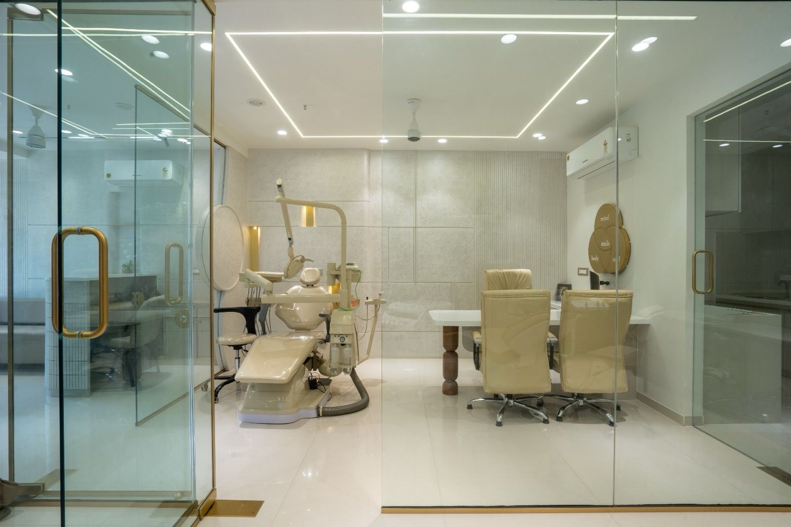 consulting-room-implantdentistryahmedabad